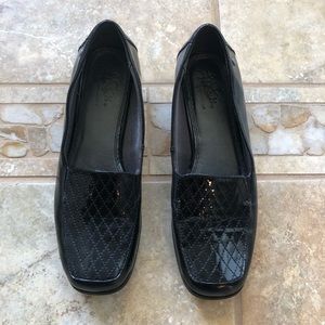 Life Stride Patent loafers